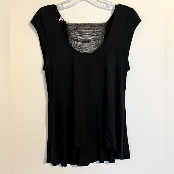 Free People cap sleeve top with black and gold back detail - Picture 2 of 4
